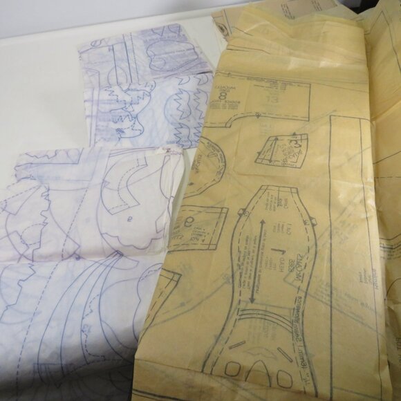 McCalls 6365 Sewing Pattern UNCUT with applique patterns Apron, Oven Mitts - Picture 5 of 7